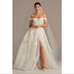 Floral tulle wedding dress with removable sleeves